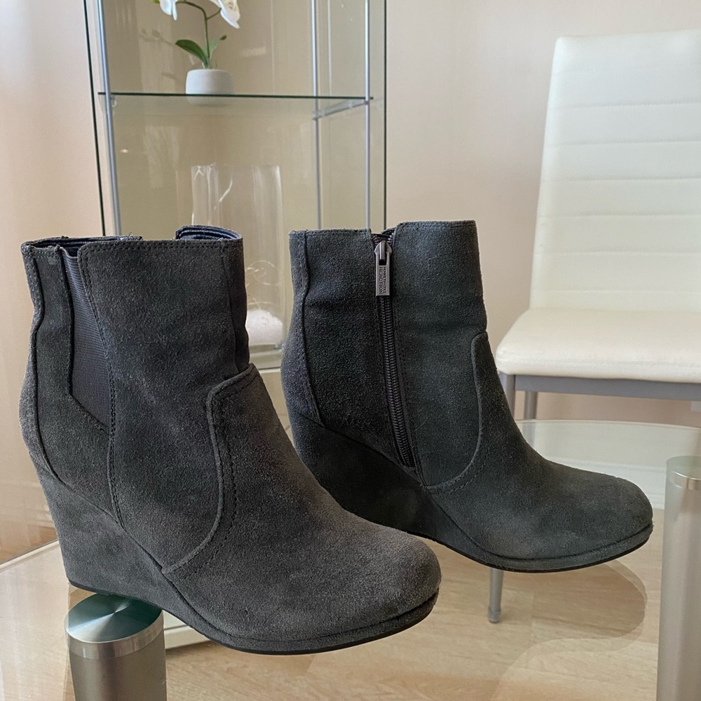 Kenneth Cole Reaction grey suede ankle wedge boots